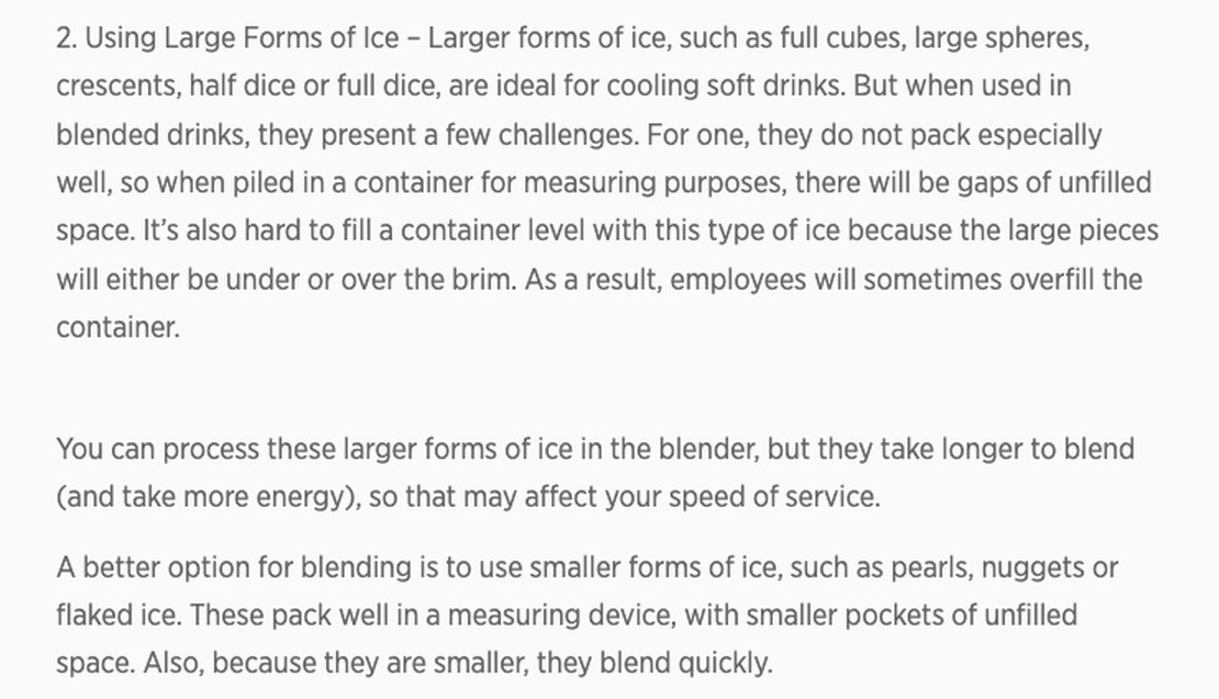 Vitamix「Four Causes of Beverage Inconsistency」のページ。角氷や丸い氷など大きい氷はソフトドリンクを冷やすのに向くが、ブレンドドリンクでは量る容器に隙間ができ、すり切りにしにくく入れすぎになる。砕くのに時間がかかり提供の速さに響く。パール・ナゲット・フレークのような小さい氷は隙間が小さく、早く砕けると書かれている