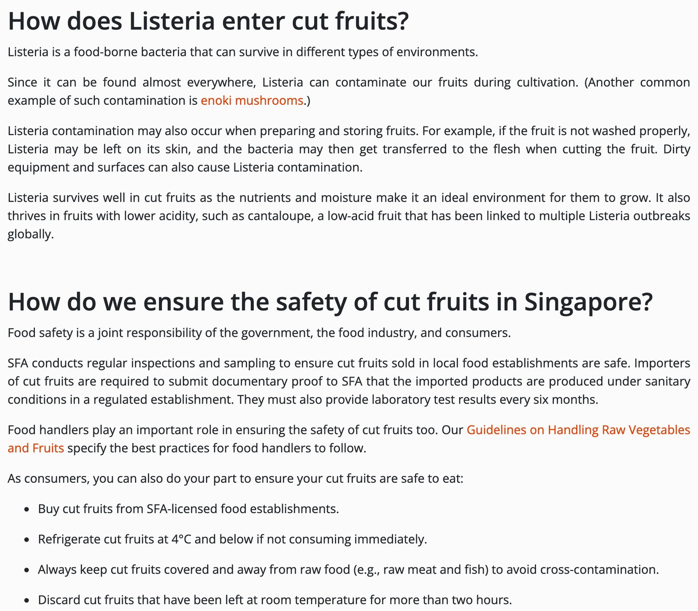 シンガポール食品庁「Listeria Risk in Cut Fruits」のページ。果物を十分に洗わないと皮のリステリアが切るときに果肉に移ること、汚れた器具や台も原因になること、カンタロープのような酸の少ない果物で増えやすいこと、SFAが店で売るカット果物を定期的に検査していること、切った果物は4℃以下で冷蔵し、室温に2時間を超えて置いたものは捨てることが書かれている